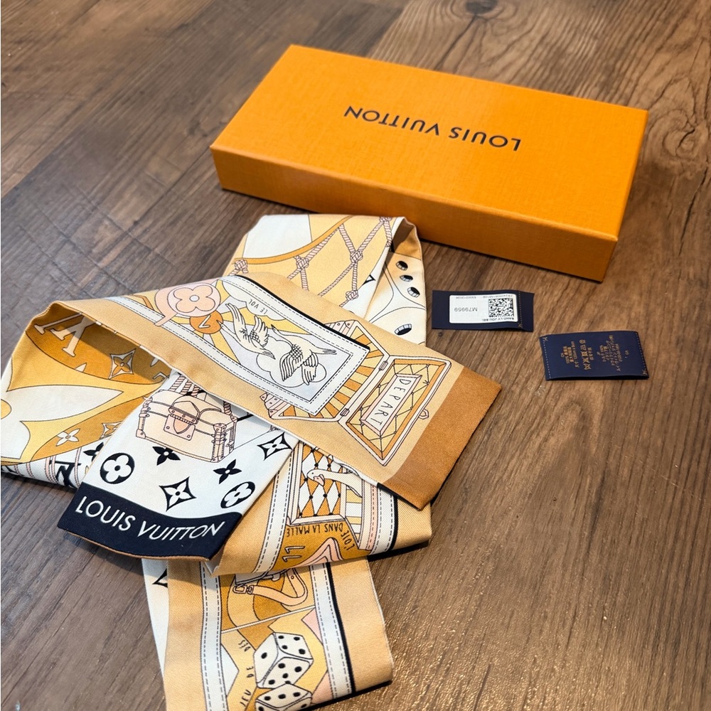 Louis Vuitton Yellow and White Scarf